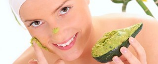 fugtgivende ansigtsmaske til tør hud med avocado