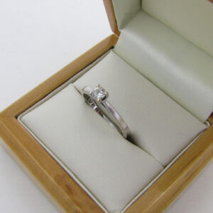 'Forever' forlovelsesring i 18 karat hvidguld med 0,22 ct. diamant